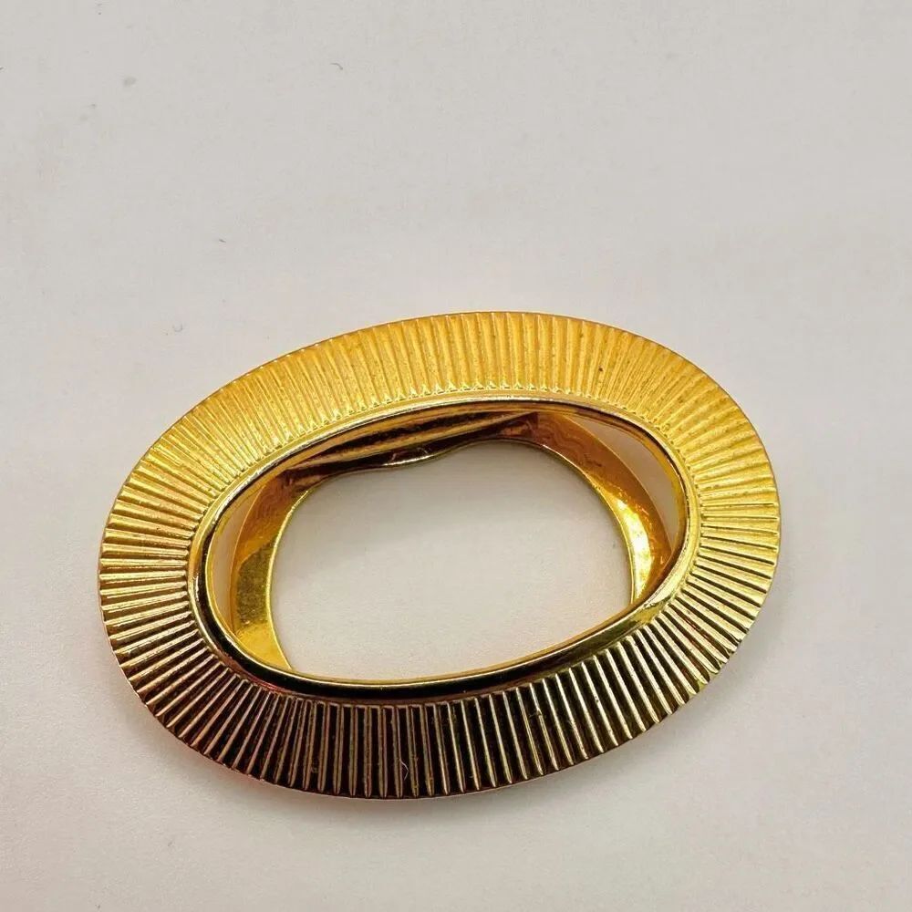 Leiba USA gold tone scarf clip
